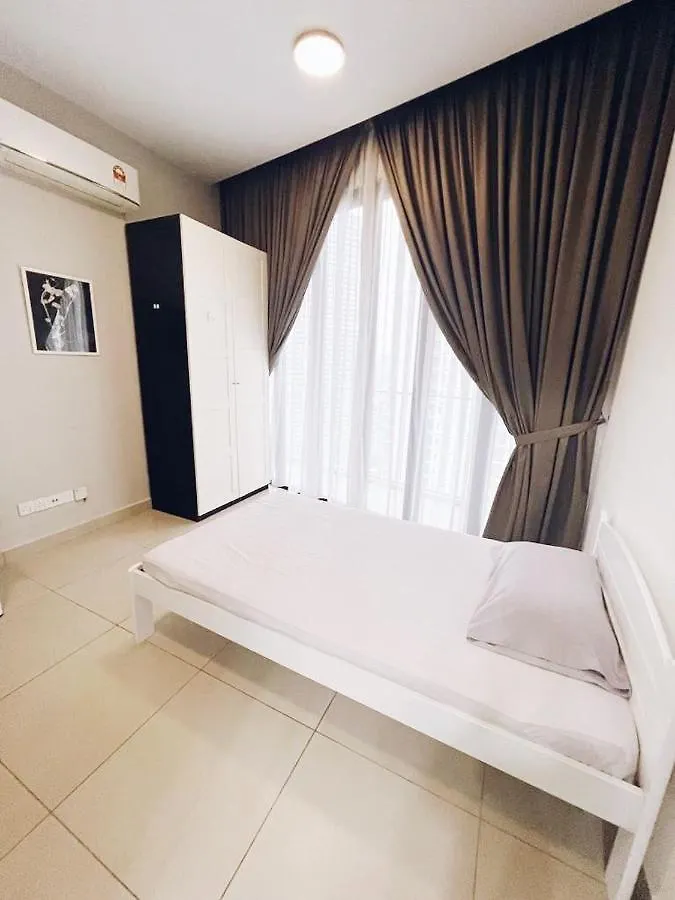 Promo Connected Train 4 Bedroom Above Mall 20 吉隆坡
