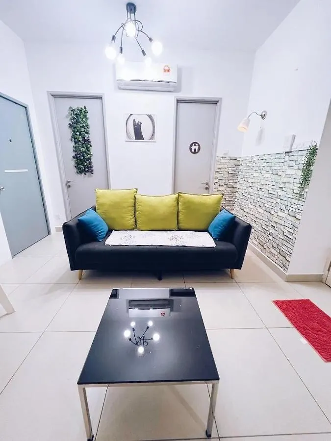 Promo Connected Train 4 Bedroom Above Mall 20 吉隆坡
