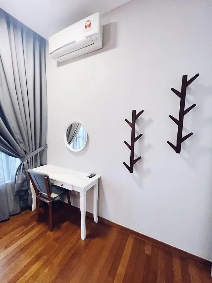 Promo Connected Train 4 Bedroom Above Mall 20 吉隆坡 0*,