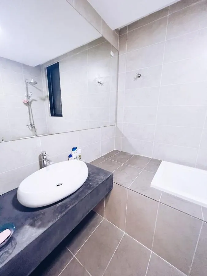 Promo Connected Train 4 Bedroom Above Mall 20 吉隆坡 0*,  马来西亚
